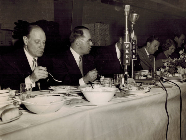 Leo Durocher at head table of 4th annual Baseball Dinner, 1952